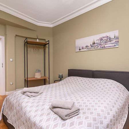 Stunning Luxury 3 Bedroom Apt In The Heart Of Town Софія Екстер'єр фото